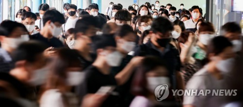 코로나19 전국 대유행 조짐…오늘부터 전국서 거리두기 2단계