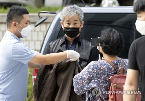 '신발투척' 정창옥, 집회서 경찰 폭행해 구속…"증거 인멸 염려"