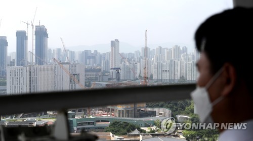 홍남기 "갭투자 물량 조금씩 나와…30대 패닉바잉 많이 진정"(종합)