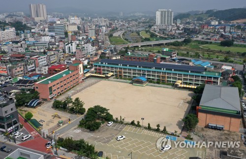 확진자 폭증에 원주 모든 학교 내달 11일까지 등교 중지(종합)