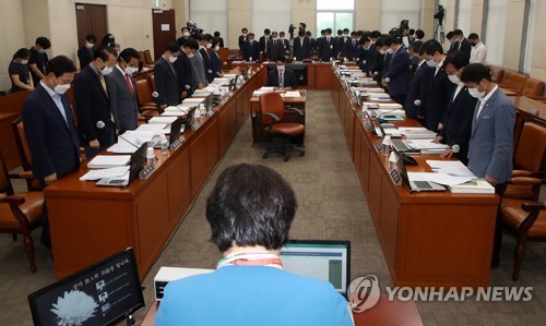 '전광훈 성토장' 된 행안위…與 "기독교 탈쓰고 방역방해"