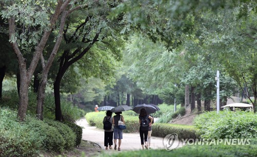 [날씨] 토요일 찜통더위 속 전국 곳곳 비…중부·제주 30∼80㎜