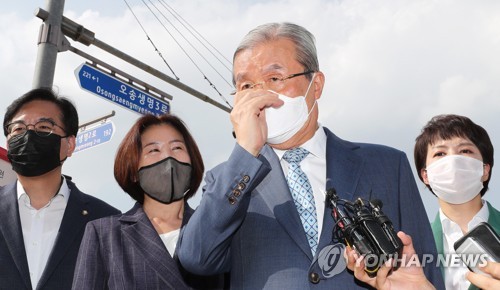 통합 "날벼락 같은 8월"…'與 방역 책임론' 공세(종합)