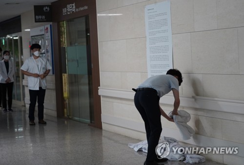 충북 전임의 파업 가세…"일부 수술 연기·진료 지연"(종합)