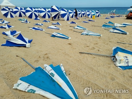 전국서 비대면예배·작은결혼식…부산 270곳은 현장예배 강행