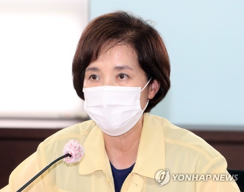 유은혜 "수도권 학교 3단계 미리 준비"…조희연 "원격 전환해야"(종합3보)