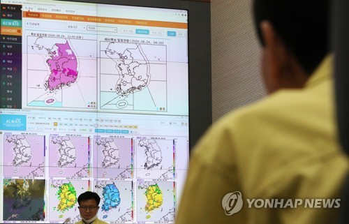 물난리·코로나에 태풍까지 온다…'삼중고' 우려에 극도 긴장