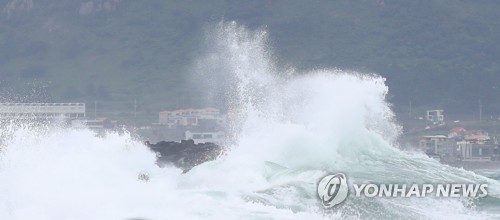 역대급 태풍 바비, 제주 근접…오전 6시 '매우강' 발달