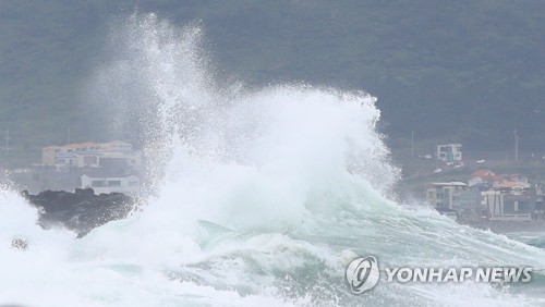 역대급 강풍 예보에 제주 긴장…어선 2천척 대피(종합)