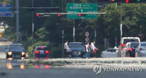 [내일날씨] 곳곳 비 소식에 '찜통' 더위…대구 최고 35도