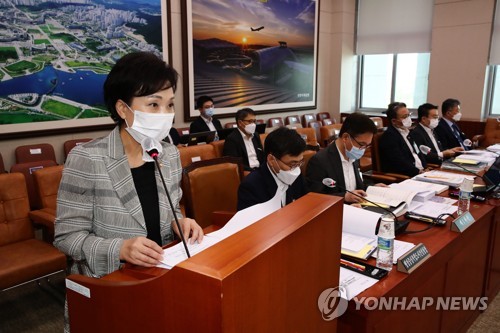 김현미 "전세 0.8년 늘리고 인상폭 낮춘 것에 불과"