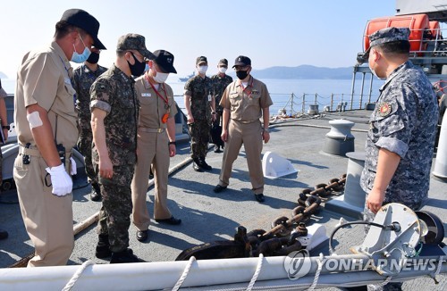 [동정] 이종호 해군 작전사령관, 진해 군항 태풍 대비태세 점검