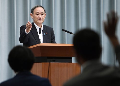 "아베, 지병인 궤양성 대장염 재발…후계는 스가 관방"[日주간지]