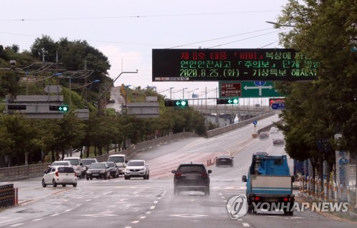 [르포] 목포대교 지나던 차량도 돌풍에 기우뚱…초조한 '태풍의 밤'