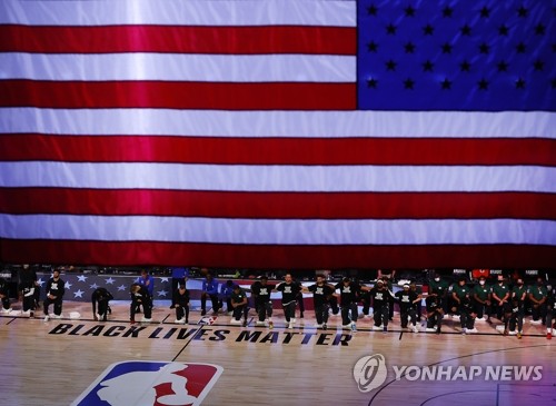 흑인 피격에 코트 떠난 NBA 선수들, 복귀 결정…PO 곧 재개할듯