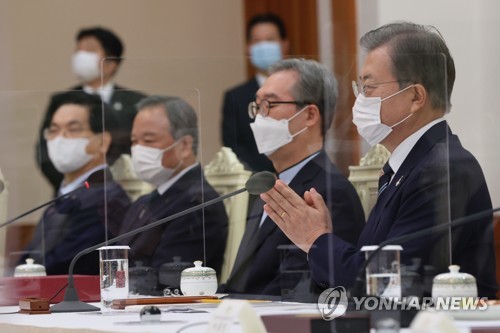 한교총 "종교자유, 목숨과 못바꿔"…문대통령 "불가피땐 규제"