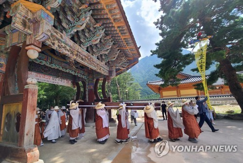 설악산 신흥사 '영산회상도' 66년 만에 제자리