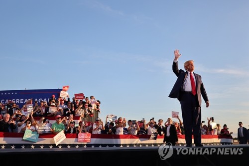 시위사태 '폭력성' 연일 부각하는 트럼프…'교외 유권자' 승부수