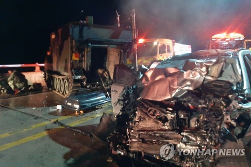 주한미군 "포천 장갑차·SUV 추돌사고 희생자 애도…훈련 중단"(종합)