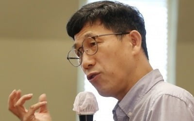 진중권 "수사지휘권 발동한 추미애, 당장 옷 벗어야"