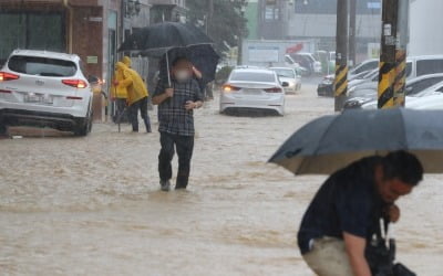[날씨] 태풍 '장미'로 전국에 비…제주·남해안·지리산 250㎜ 이상