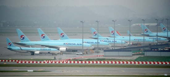  인천국제공항 주기장에 대한항공 여객기가 멈춰 서 있다.사진=연합뉴스