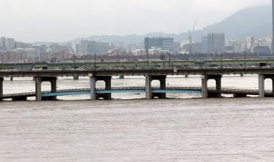 서울 잠수교 통제 중…여의상류·하류IC는 통제 풀려