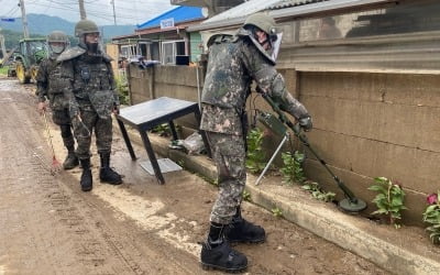 軍, 물난리 속 대인지뢰 3발 수거…장병 600여명 대피 