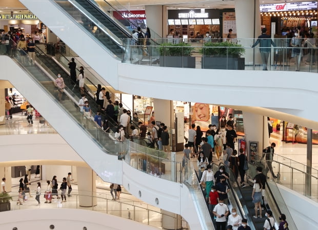 긴 장마에 늘어난 '몰캉스족' 사진=연합뉴스