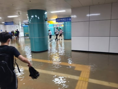 '물폭탄' 떨어진 양주역·녹양역…시민들 퇴근길 발목 잡았다