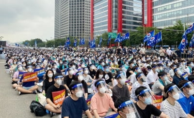 사랑제일교회 관련 확진자, 두통 상태서 여의도 시위 현장 근무