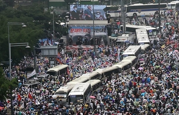 충북 청주에서 광화문 집회에 참석한 70대 여성이 집회 참석을 부인하고 진단 검사를 거부하다 뒤늦게 코로나19 확진 판정을 받았다. 사진은 8·15 광화문 집회 당시 모습. /사진=연합뉴스