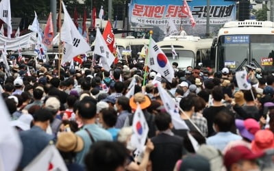 '광복절 집회' 확진자 2명 동선 공개…기차 이용하고 식당 방문