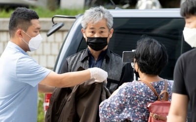 文에 신발 던진 정창옥, 경찰 폭행해 구속…"증거인멸 염려"