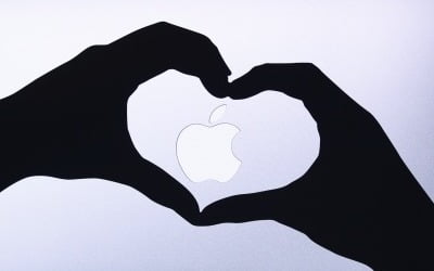 애플 '꿈의 시가총액' 2조달러 첫 돌파…세계 가장 비싼 기업
