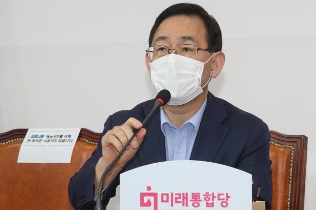 주호영 미래통합당 원내대표가 23일 국회에서 열린 코로나19 관련 긴급대책회의에서 발언하고있다. /사진=연합뉴스