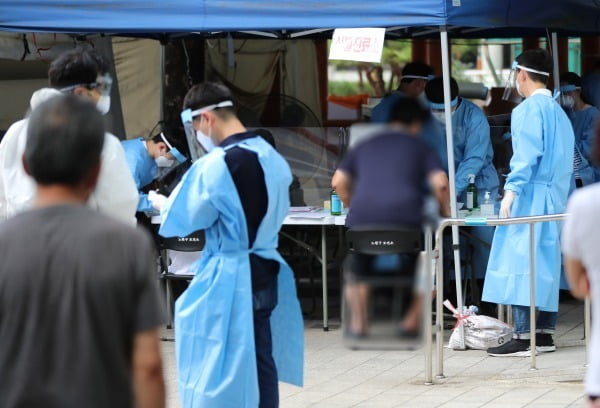 방역당국은 최근 코로나19 확진자 동선 공개 상황을 점검하고 지침 미준수 사례를 지적, 