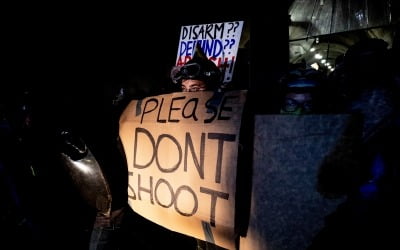 '비무장 흑인피격' 위스콘신, 소요없는 평화시위 이뤄져
