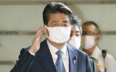 NHK "아베 사임 의향 굳혀…지병으로 국정 지장 피하려"