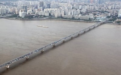 한강 수위 상승으로 서울 주요도로 종일 통제…퇴근길도 고행길