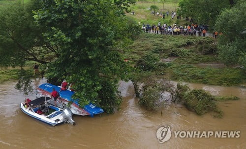 '의암댐 사고' 경찰정 옆으로 누운 채 발견…실종자는 찾지 못해