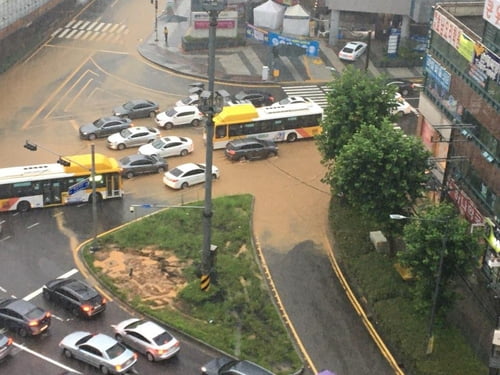 시간당 65mm 폭우에 또 도로 잠겨…광주·전남 피해 잇따라
