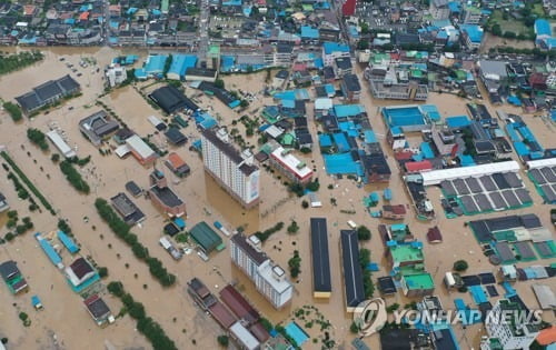 남부 폭우로 사흘새 13명 숨지고 2명 실종…3천700명 터전 잃어