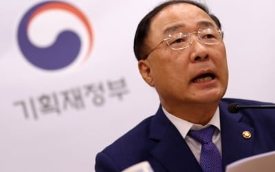 홍남기 "OECD, 韓경제 탁월한 성과 언급…객관적 평가 의미"