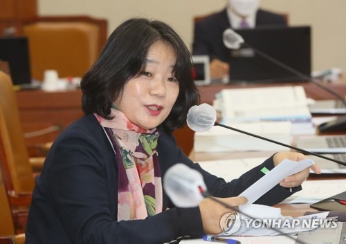 검찰, 윤미향 소환조사…'정의연 회계의혹' 수사 3개월만