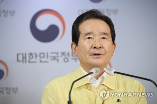 정총리 "수도권 교회, 비대면 예배만…사회적 거리두기 강화"