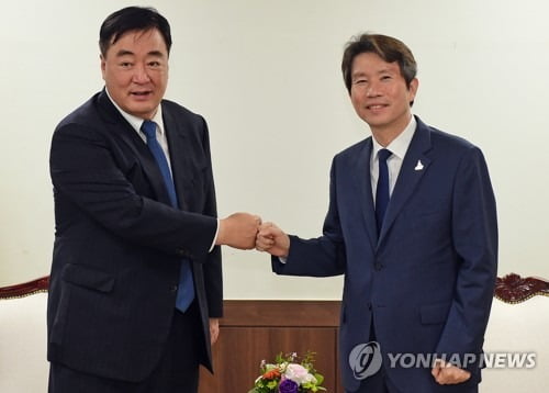 이인영, 중국대사 만나 "남북대화 재개에 건설적 역할 해달라"