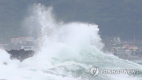 역대급 강풍 예보에 제주 긴장…어선 2천척 대피