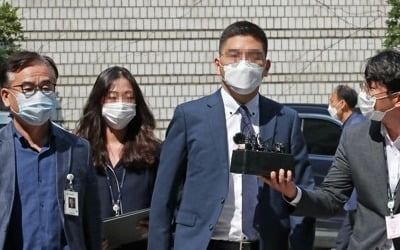 법원으로 간 '검언유착 의혹'…코로나 휴정에도 오늘 첫 재판