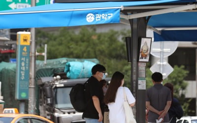 [속보] 지하철 2호선 서울대입구역장·청소노동자 확진…역무실 폐쇄